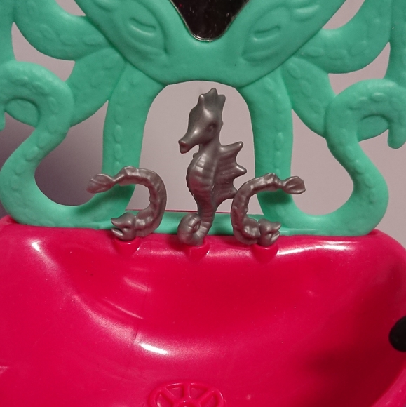 Monster high furniture lagoona's bathroom - Picture 6 of 14